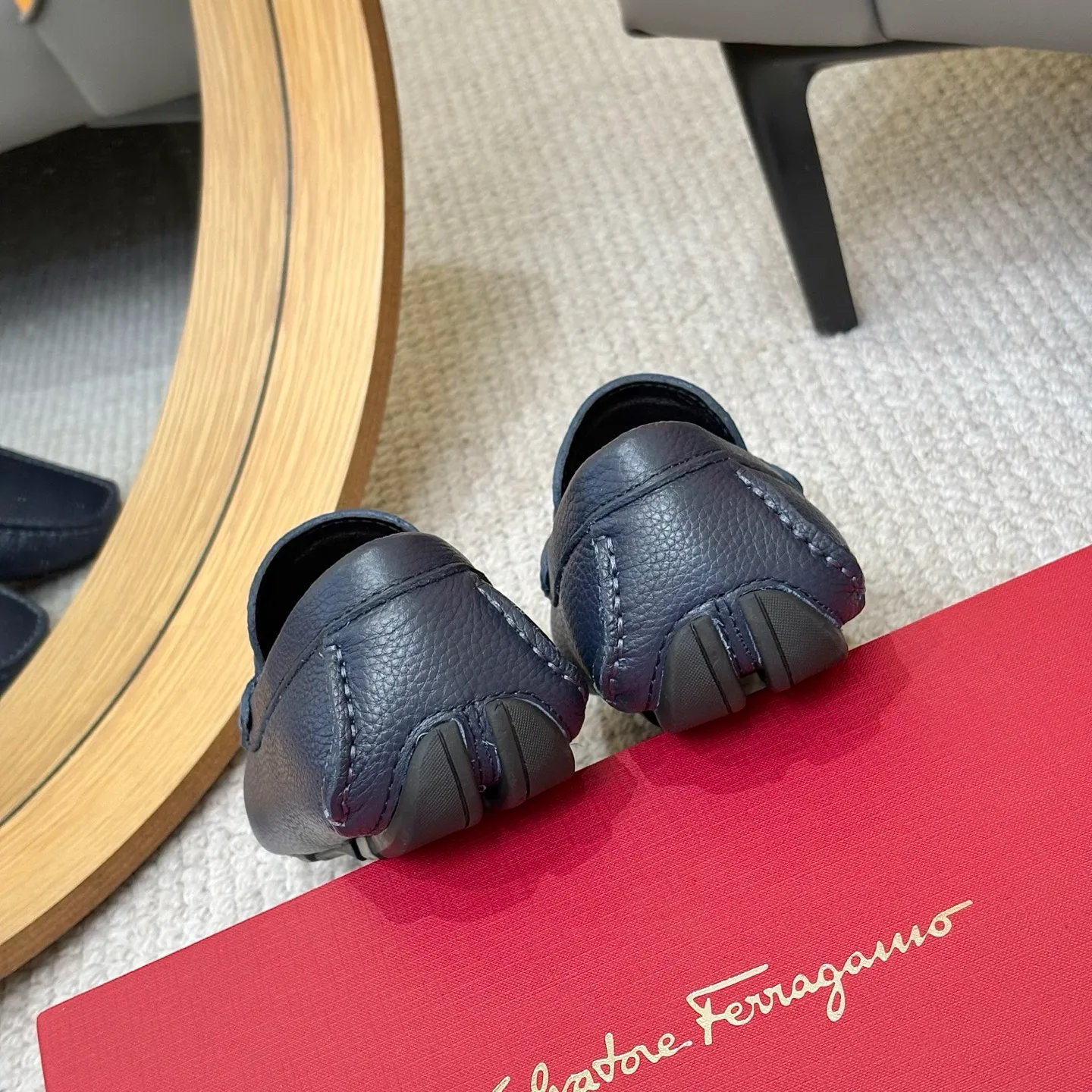 Men's men's shoes 💰420 (Yangli) Ferragamo 〰Ferragamo 2⃣️0⃣️2⃣️5️⃣ New series 👊🏻 Upper 🇮🇹 Italian imported calfskin, original outsole molding. Water-dyed sheepskin lining. The identity of every successful man is set off, and the upper and lower shoes are elegant and stable🚶🏻🚶🏻The high-end custom counter original replica is an eternal classic🔍️Number of codes: 38-46 with counter packaging